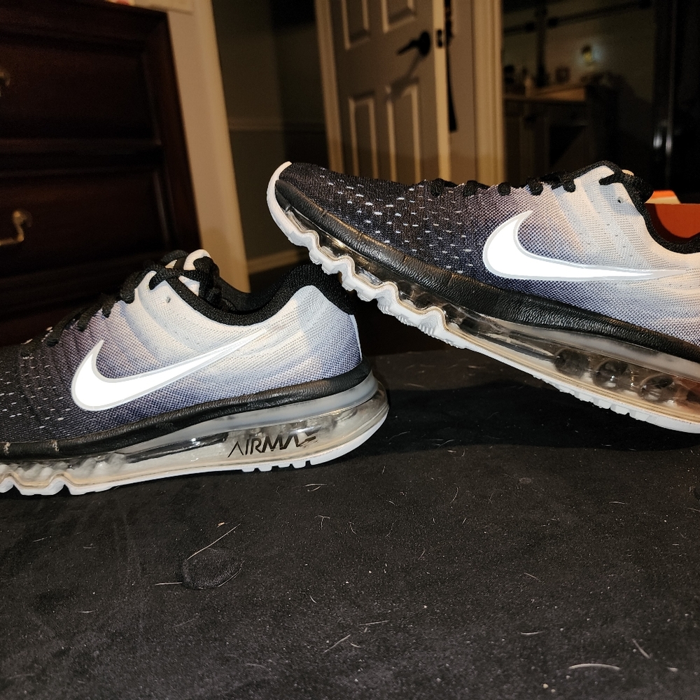 2017 Nike Airmax limited edition - Picture 4 of 10